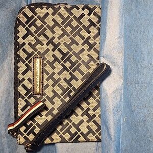 Y2K Tommy hilfiger wristlet